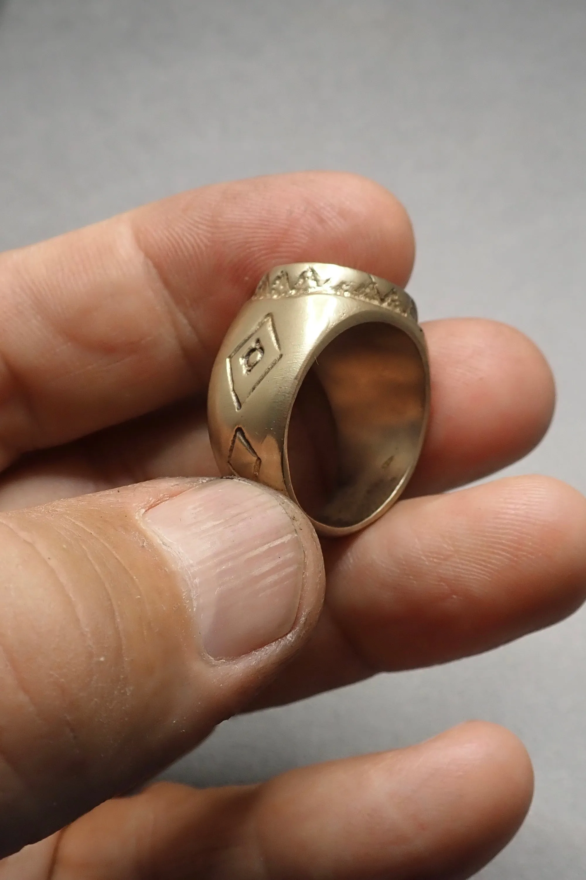 BRONZE CROSS RING