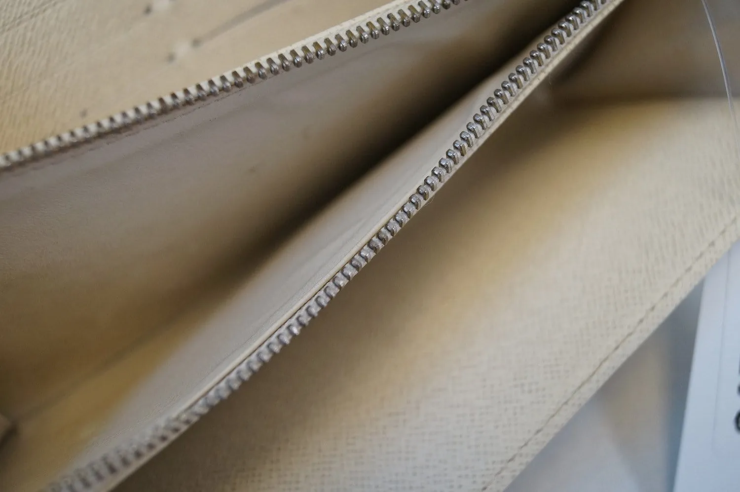 LOUIS VUITTON Damier Azur Portefeiulle Sarah Long Bifold Wallet