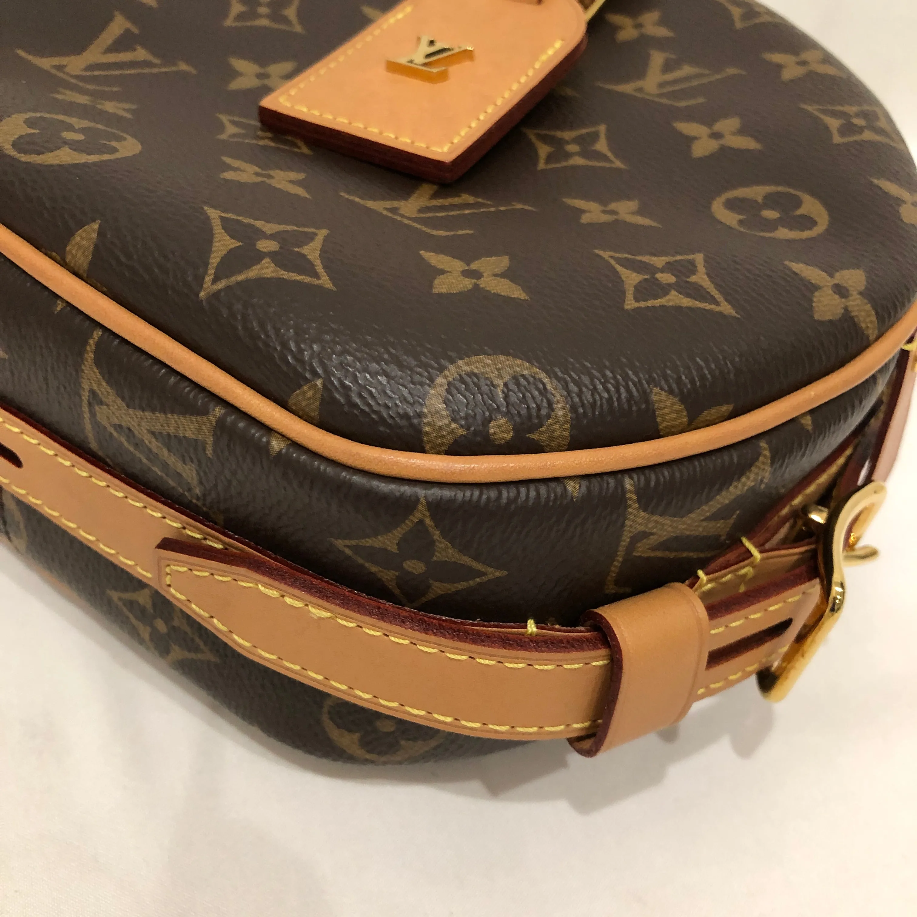 Louis Vuitton Monogram Boite Chapeau Souple MM Shoulder Bag Sku# 83258