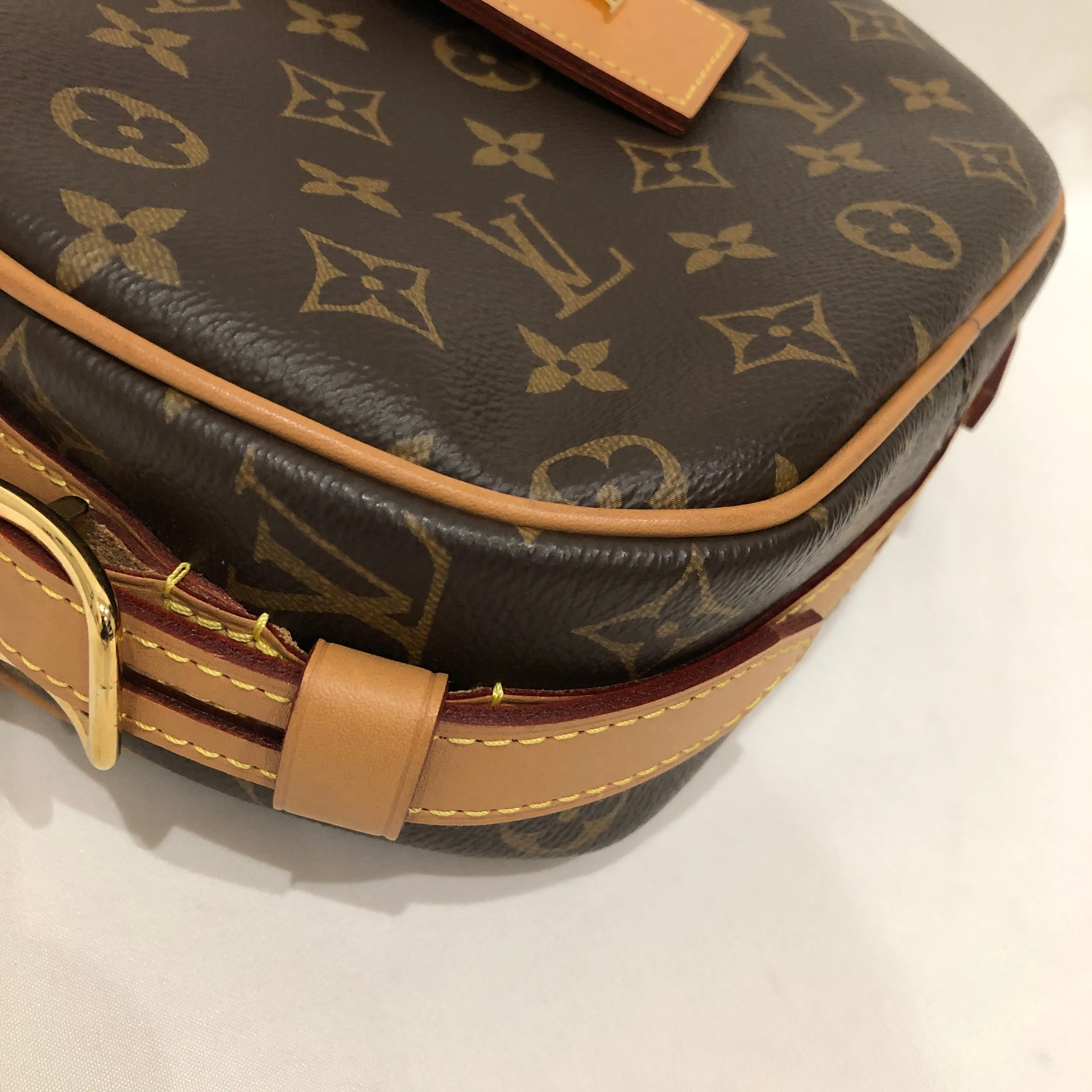 Louis Vuitton Monogram Boite Chapeau Souple MM Shoulder Bag Sku# 83258