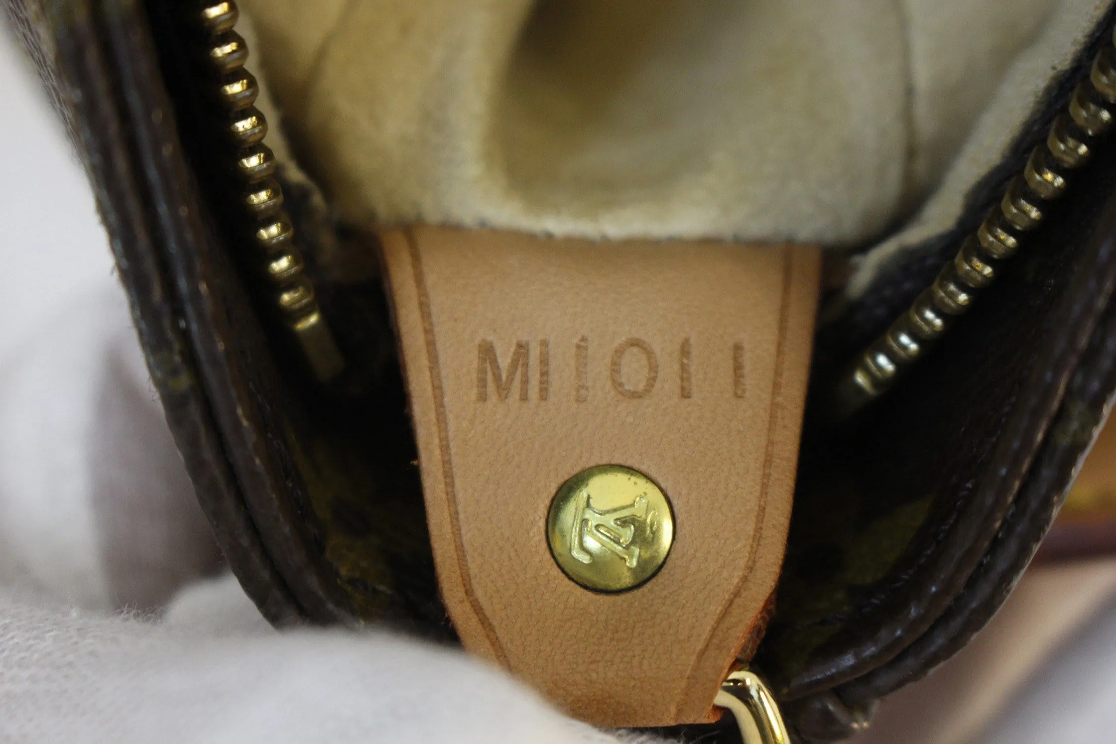 LOUIS VUITTON Monogram Canvas Looping GM Bag