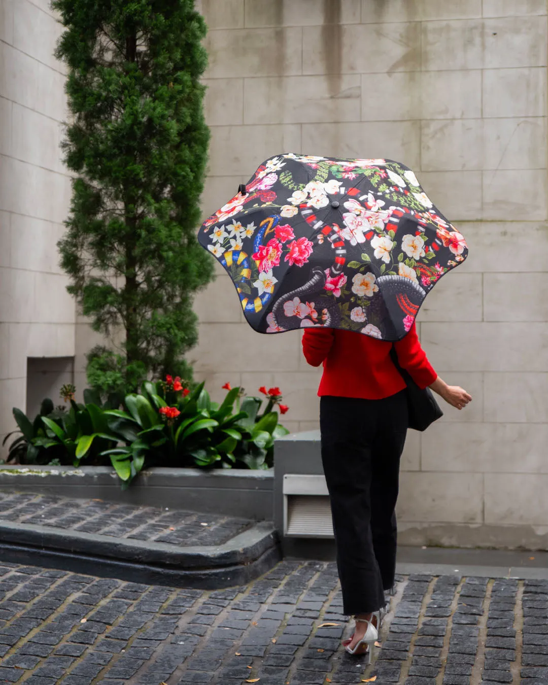 Metro Serpentine Blunt Umbrella