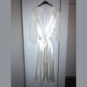 Roudelan Shiny Off-White Full Satin Robe Lingerie Nightgown w/ Beads, Sz Medium